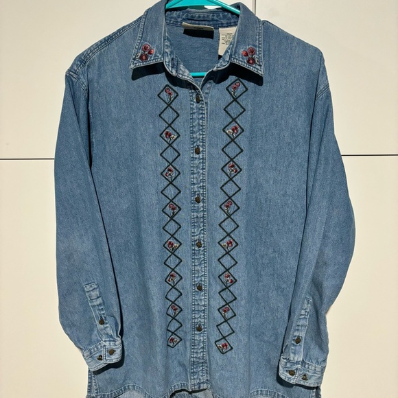 Vintage Womens Denim Shirt Embroidered Floral XS Button Down Grandma Granny - Picture 2 of 10